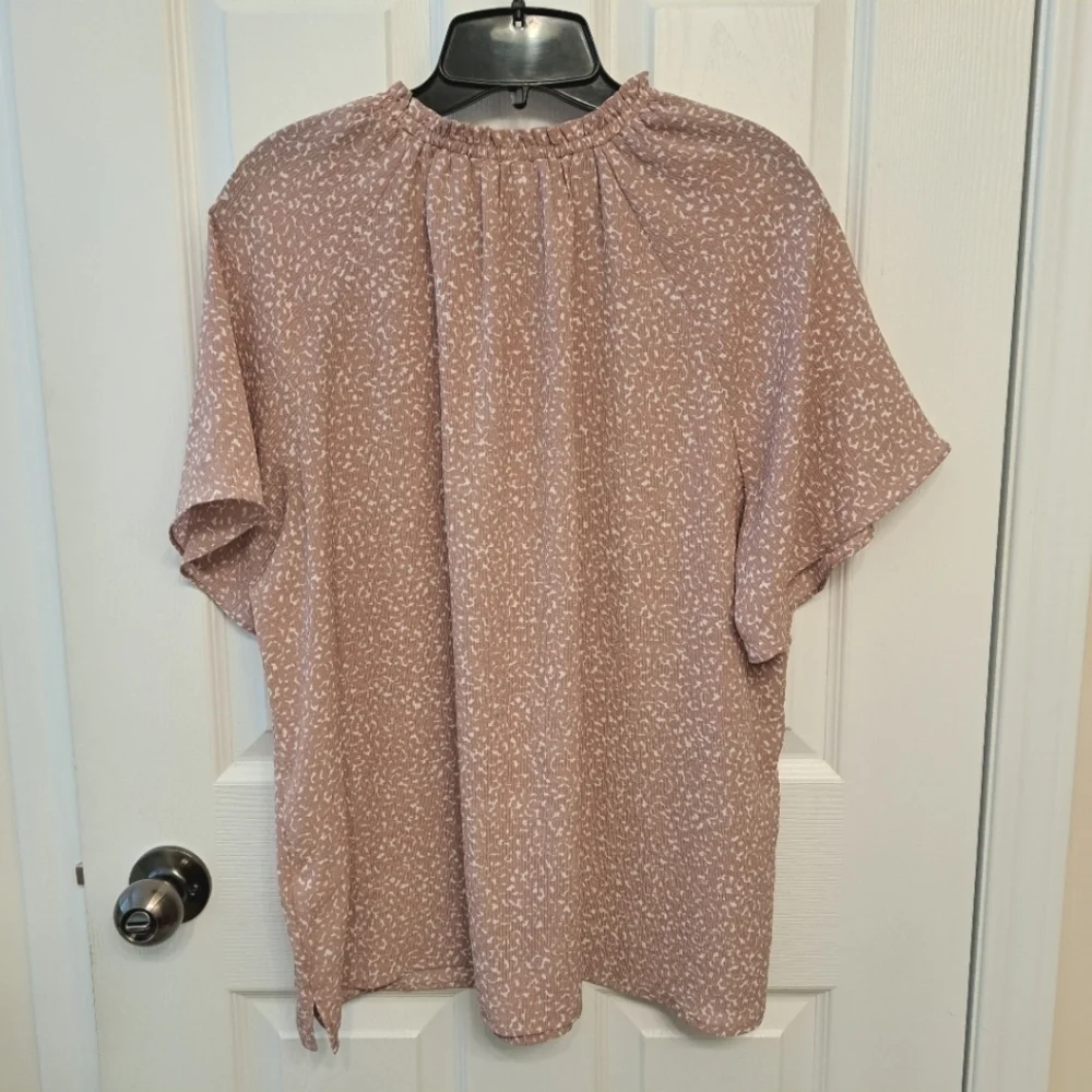 Reitmans Short Sleeve Blouse XL Dusty Pink and White Print Gathered Crew Neck - Picture 14 of 15